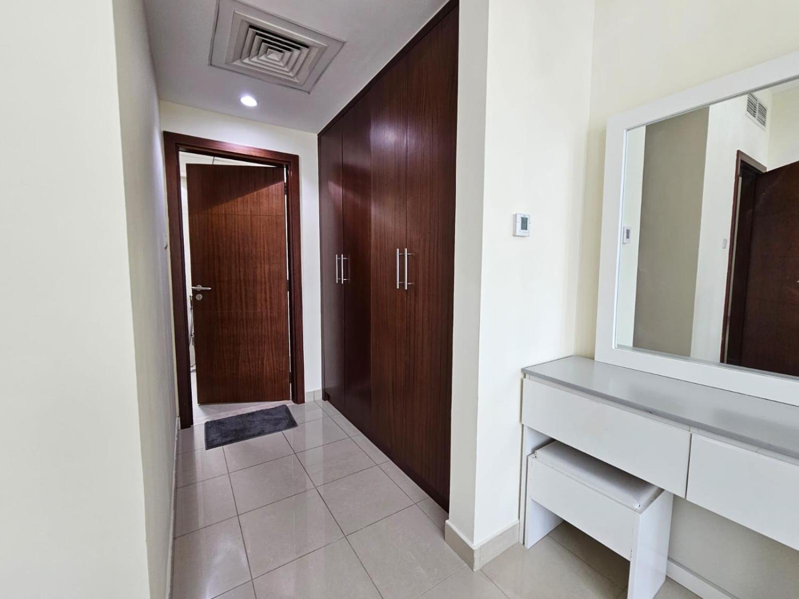 דובאי Trinity Holiday Homes - Standpoint Tower Downtown מראה חיצוני תמונה