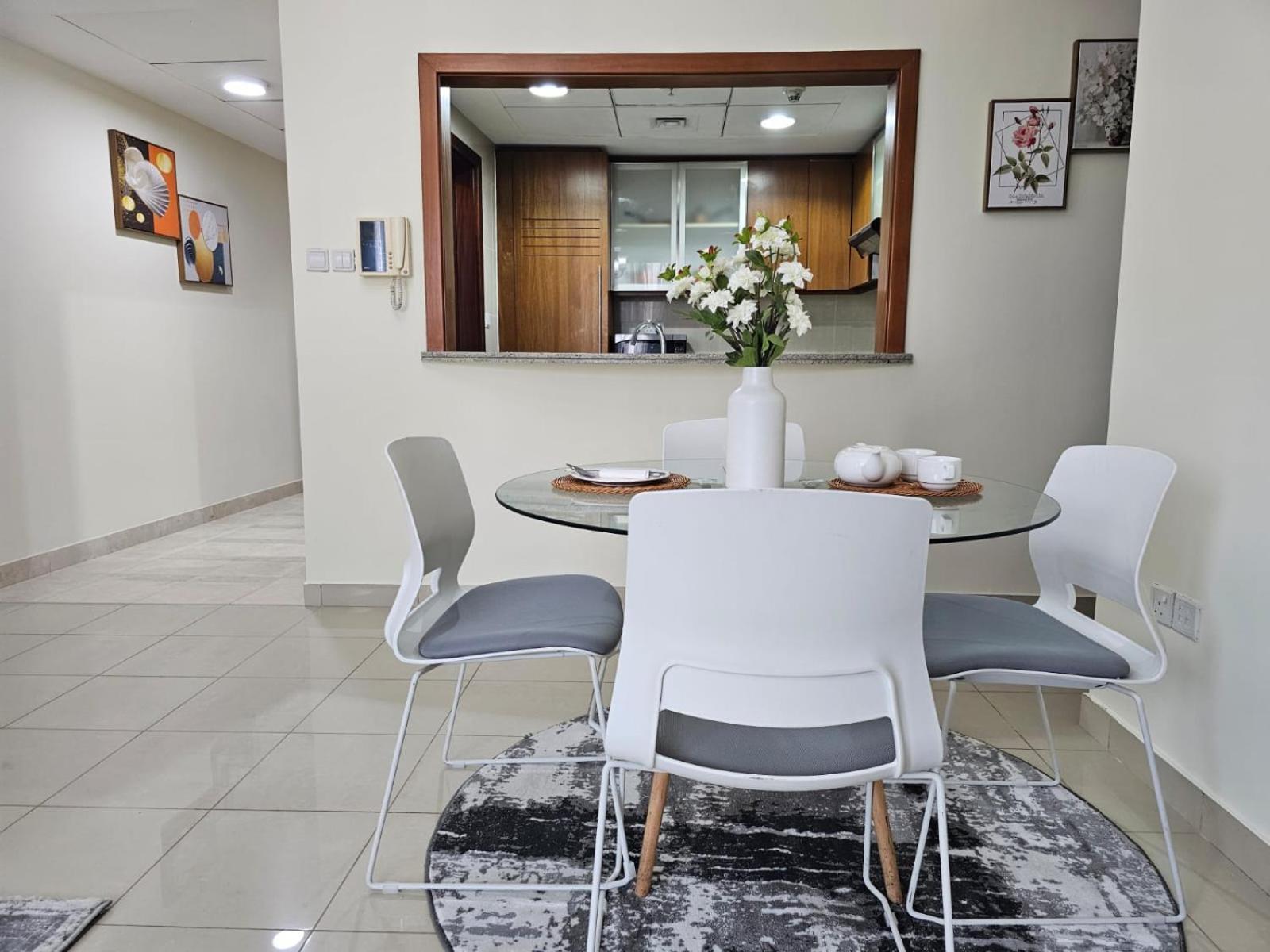 דובאי Trinity Holiday Homes - Standpoint Tower Downtown מראה חיצוני תמונה