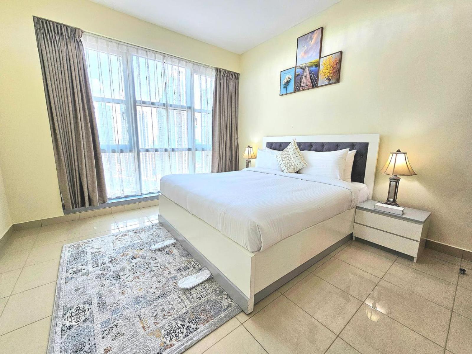 דובאי Trinity Holiday Homes - Standpoint Tower Downtown מראה חיצוני תמונה