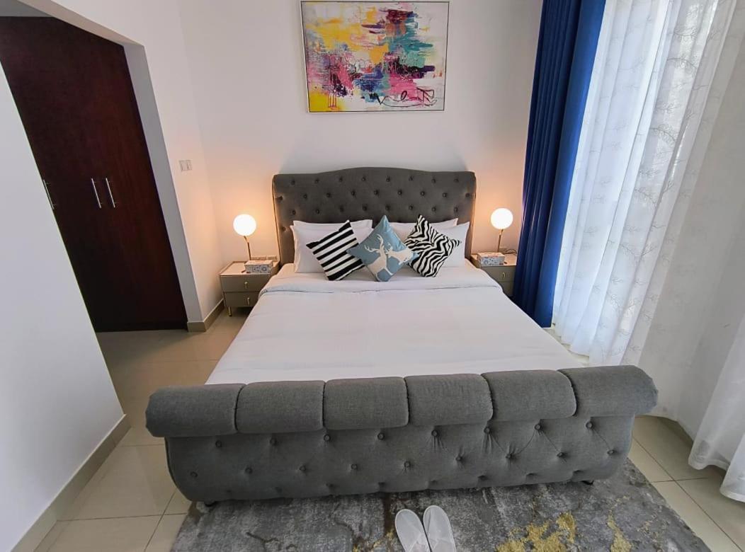 דובאי Trinity Holiday Homes - Standpoint Tower Downtown מראה חיצוני תמונה