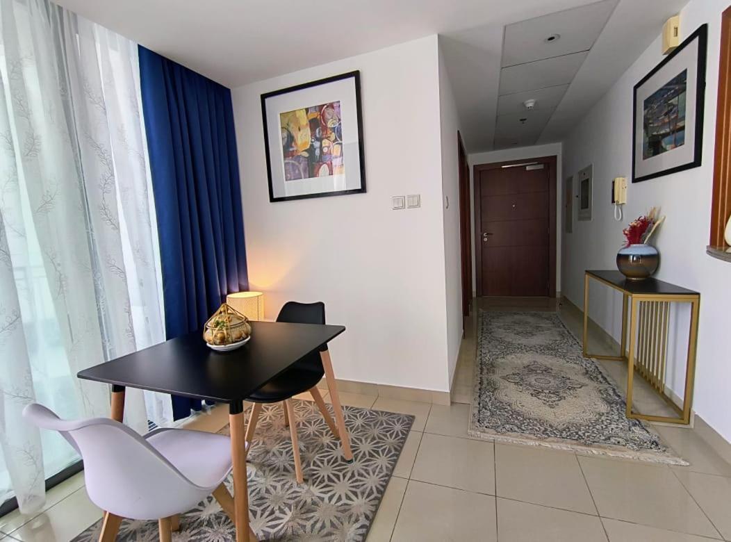 דובאי Trinity Holiday Homes - Standpoint Tower Downtown מראה חיצוני תמונה