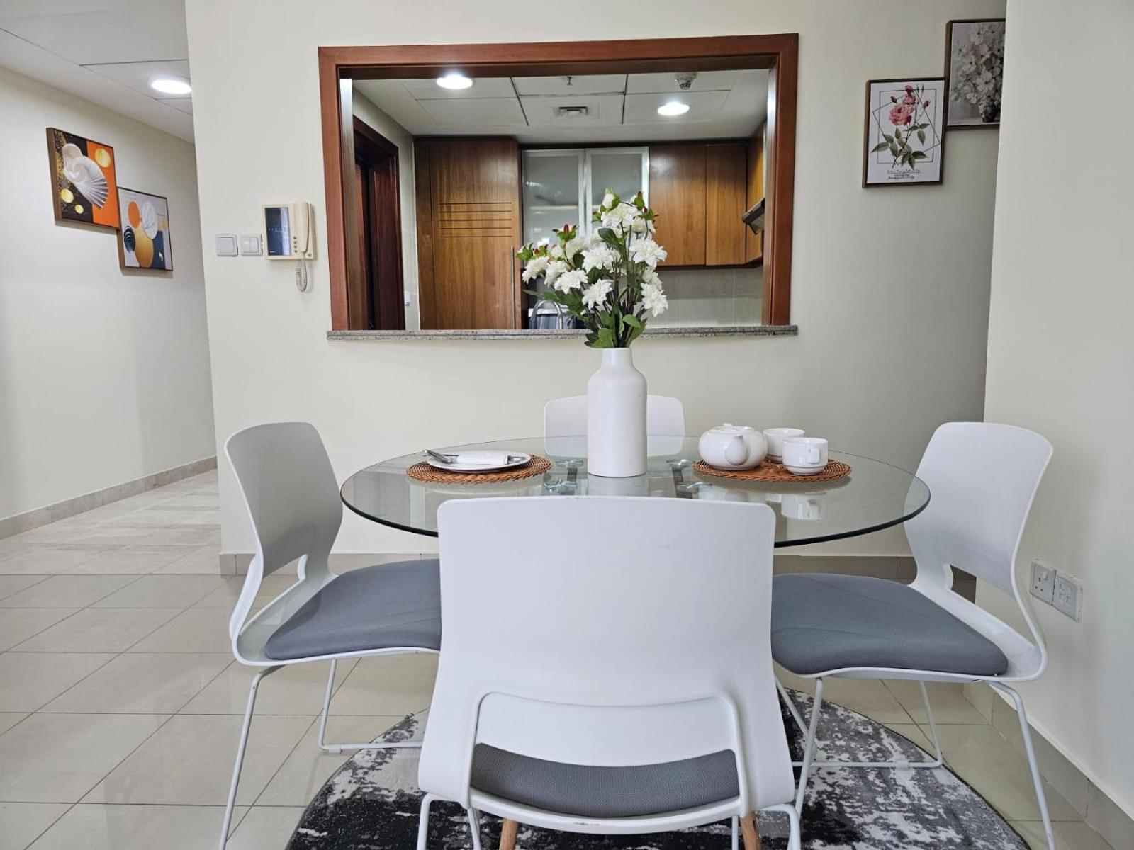 דובאי Trinity Holiday Homes - Standpoint Tower Downtown מראה חיצוני תמונה