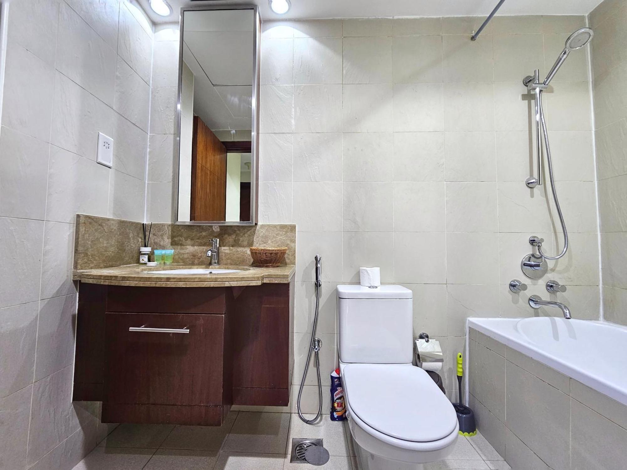 דובאי Trinity Holiday Homes - Standpoint Tower Downtown מראה חיצוני תמונה